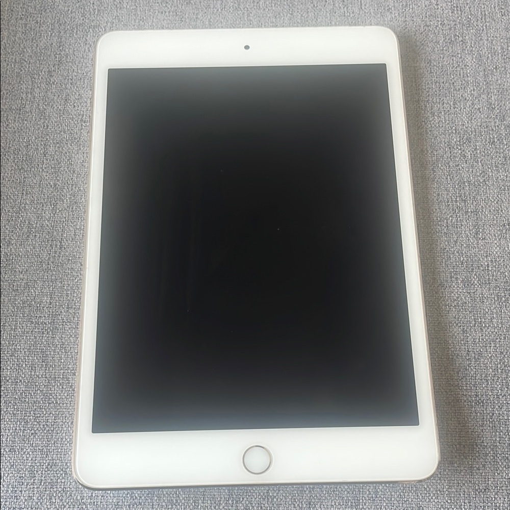 Apple iPad 64GB gold mini 4 Sleek Design Powerful Performance WiFi and cellular